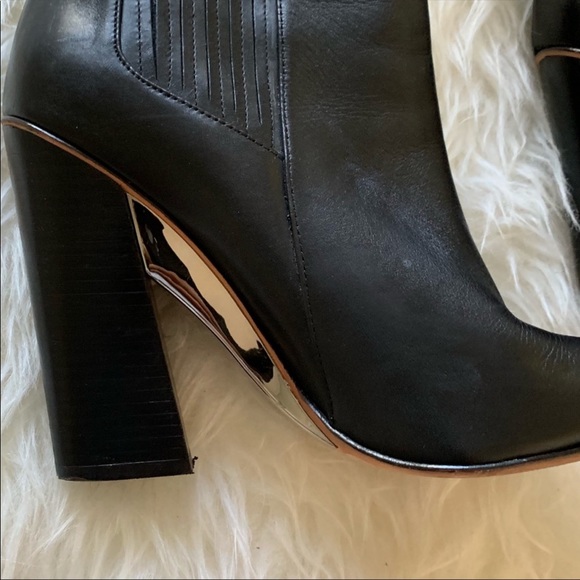 CUTE BCBG Silver Accent Fall Booty Like New Sz 10 - Picture 5 of 6